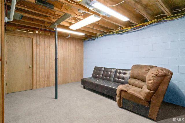 2352 E Warrenton Road, Haubstadt, IN 47639