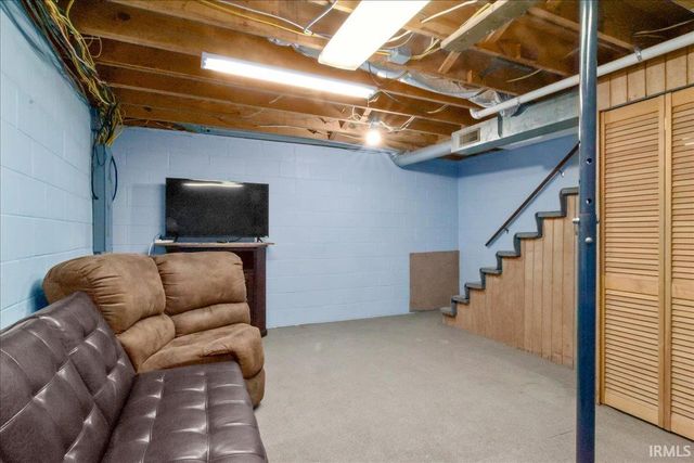 2352 E Warrenton Road, Haubstadt, IN 47639