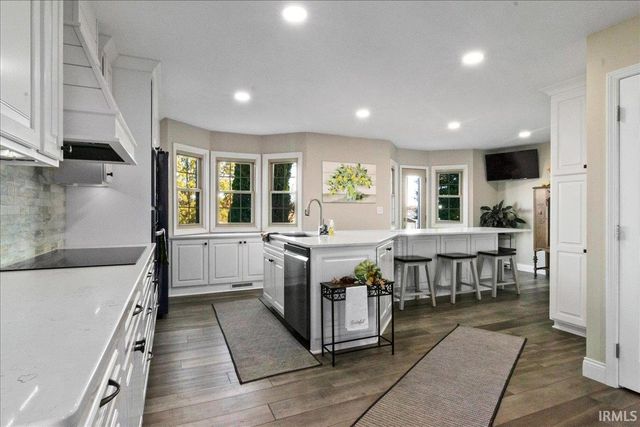 2352 E Warrenton Road, Haubstadt, IN 47639