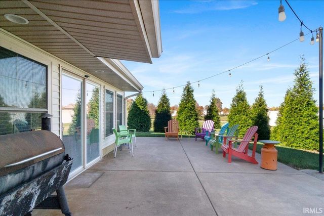 2352 E Warrenton Road, Haubstadt, IN 47639