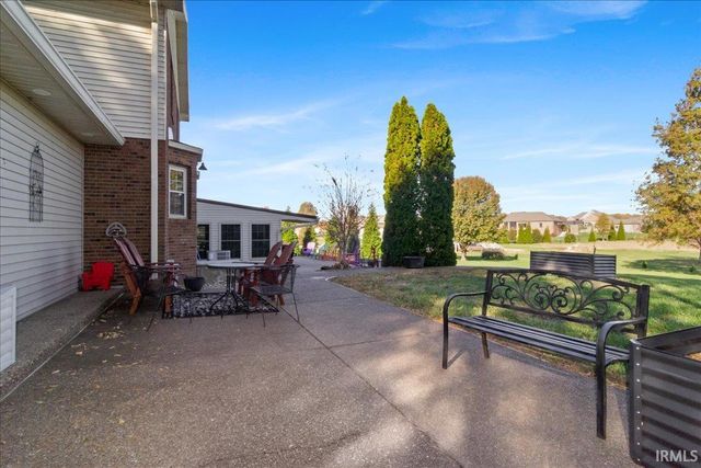 2352 E Warrenton Road, Haubstadt, IN 47639