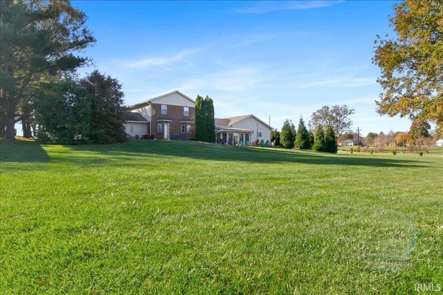 2352 E Warrenton Road, Haubstadt, IN 47639