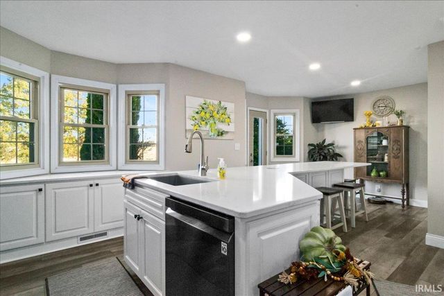 2352 E Warrenton Road, Haubstadt, IN 47639