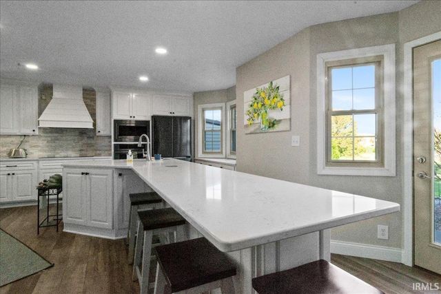 2352 E Warrenton Road, Haubstadt, IN 47639