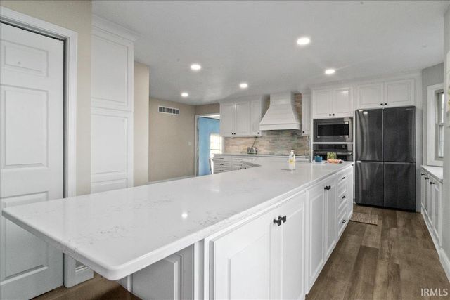 2352 E Warrenton Road, Haubstadt, IN 47639