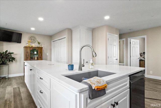 2352 E Warrenton Road, Haubstadt, IN 47639