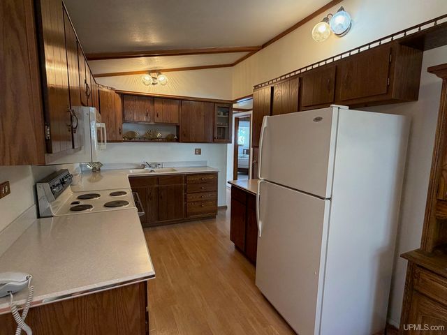 2009 Deer Lake Avenue, Ishpeming, MI 49849