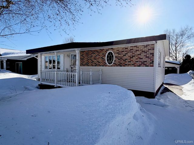 2009 Deer Lake Avenue, Ishpeming, MI 49849