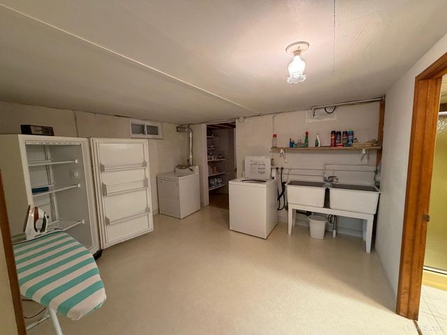 2009 Deer Lake Avenue, Ishpeming, MI 49849