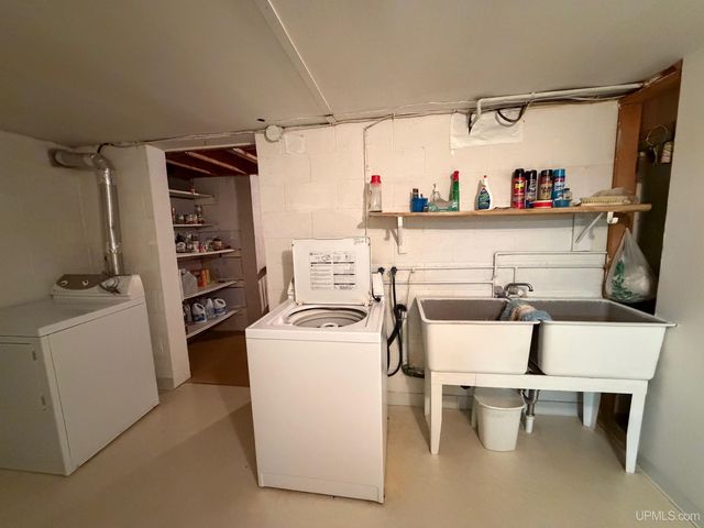 2009 Deer Lake Avenue, Ishpeming, MI 49849