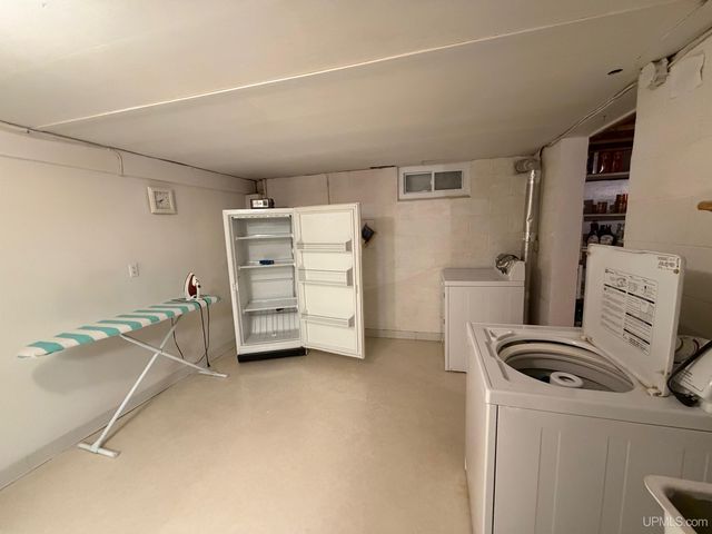 2009 Deer Lake Avenue, Ishpeming, MI 49849