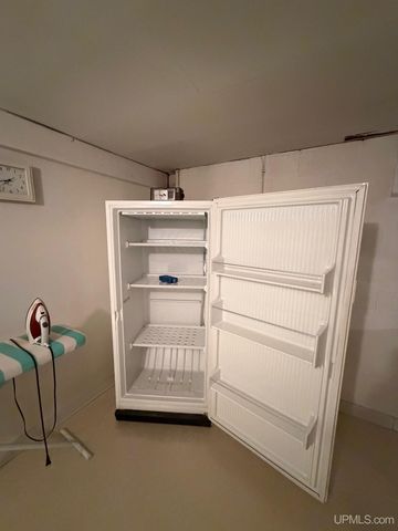 2009 Deer Lake Avenue, Ishpeming, MI 49849