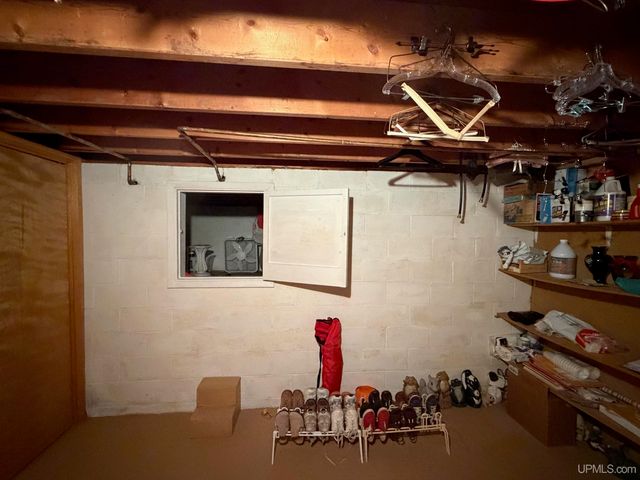 2009 Deer Lake Avenue, Ishpeming, MI 49849