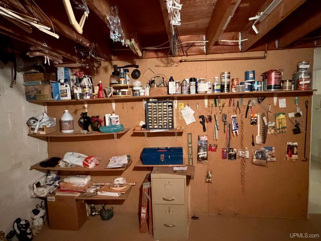 2009 Deer Lake Avenue, Ishpeming, MI 49849