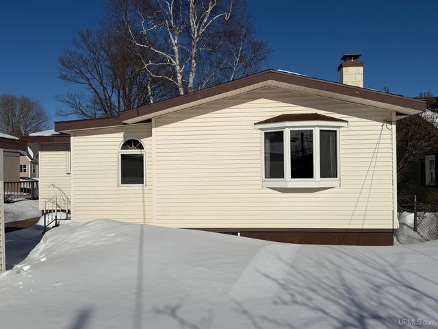 2009 Deer Lake Avenue, Ishpeming, MI 49849