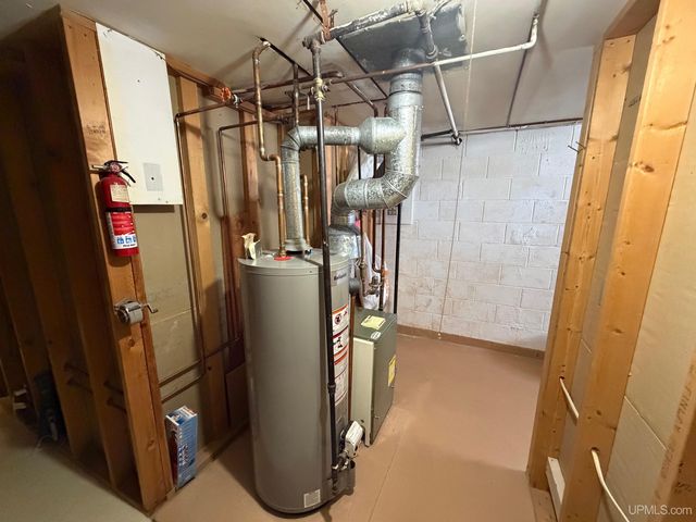 2009 Deer Lake Avenue, Ishpeming, MI 49849