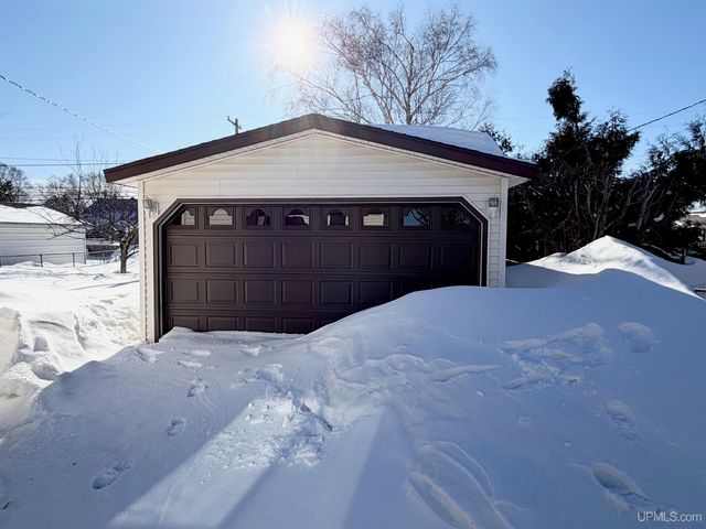 2009 Deer Lake Avenue, Ishpeming, MI 49849