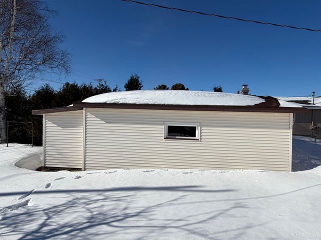 2009 Deer Lake Avenue, Ishpeming, MI 49849