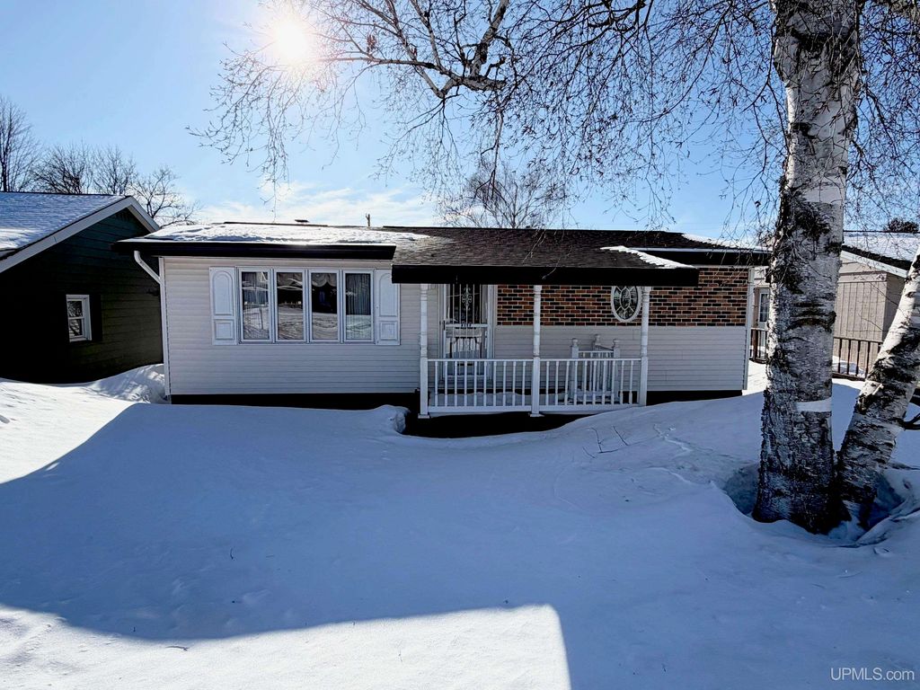 2009 Deer Lake Avenue, Ishpeming, MI 49849