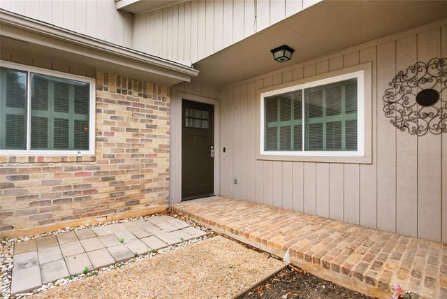 11121 Pinehurst DR D, Austin, TX 78747