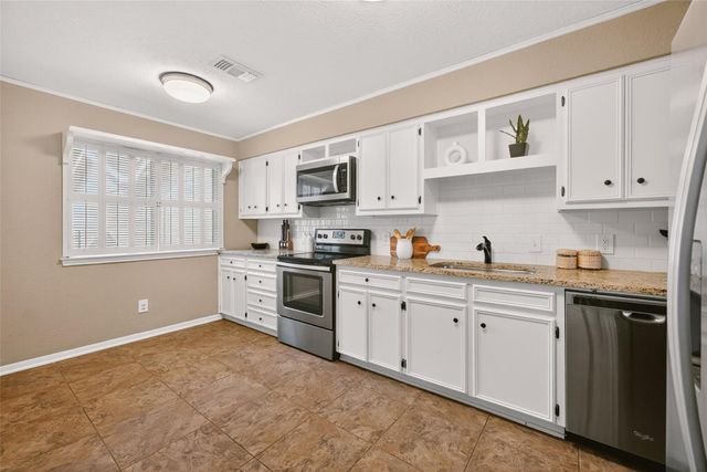 11121 Pinehurst DR D, Austin, TX 78747