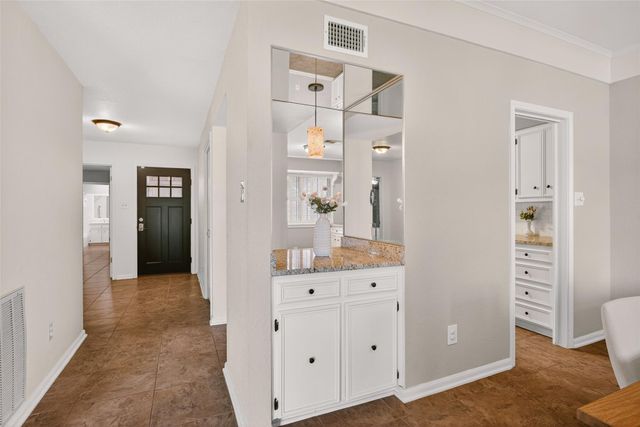 11121 Pinehurst DR D, Austin, TX 78747