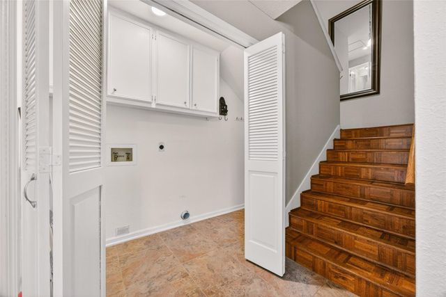 11121 Pinehurst DR D, Austin, TX 78747