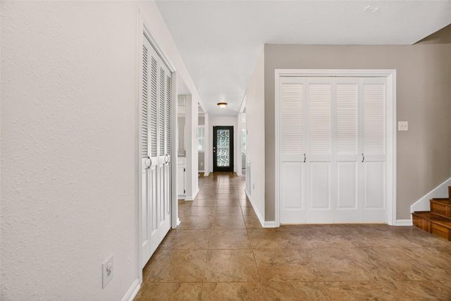 11121 Pinehurst DR D, Austin, TX 78747