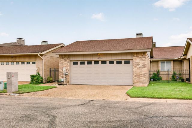 11121 Pinehurst DR D, Austin, TX 78747