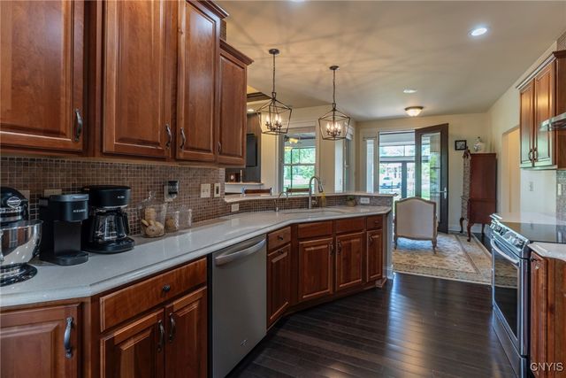 3389 Long Shadow Drive, Lysander, NY 13027