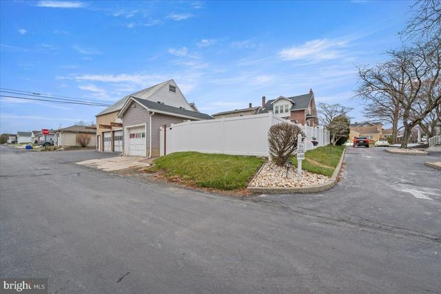 2122 LINCOLN, Northampton, PA 18067