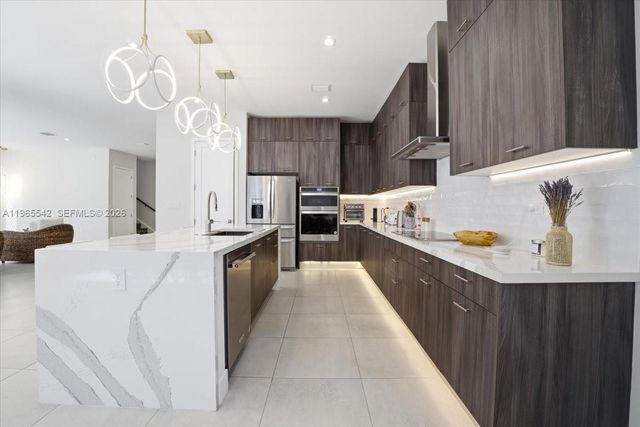 8096 NW 48th Ter, Doral, FL 33166