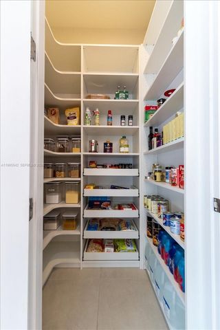 8096 NW 48th Ter, Doral, FL 33166