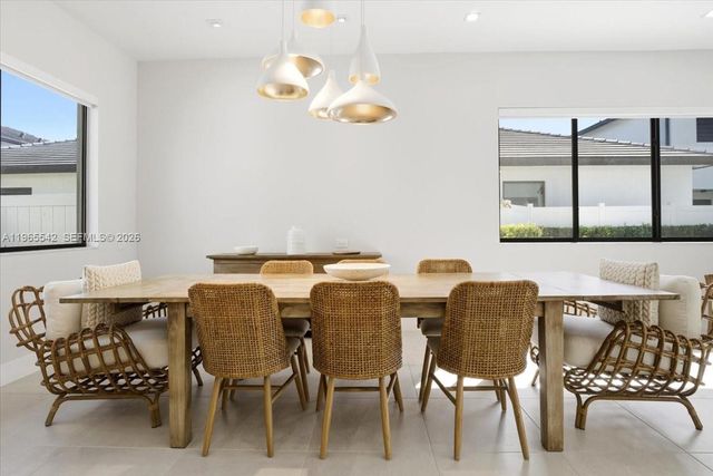 8096 NW 48th Ter, Doral, FL 33166