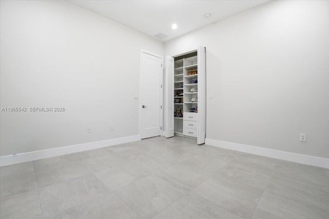 8096 NW 48th Ter, Doral, FL 33166