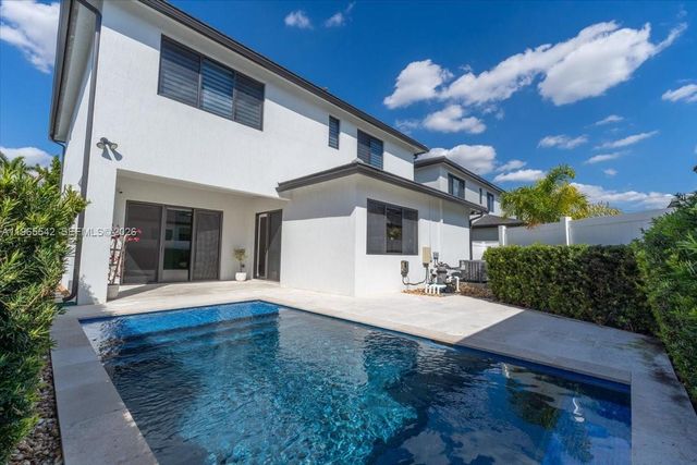 8096 NW 48th Ter, Doral, FL 33166