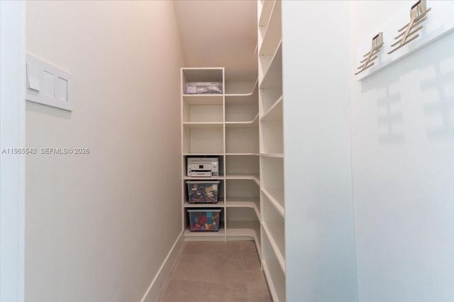 8096 NW 48th Ter, Doral, FL 33166