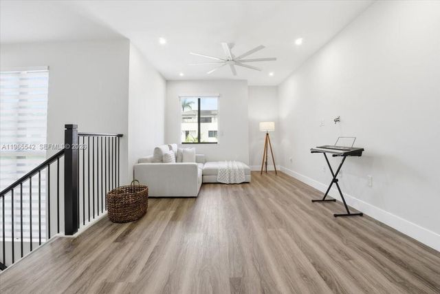 8096 NW 48th Ter, Doral, FL 33166