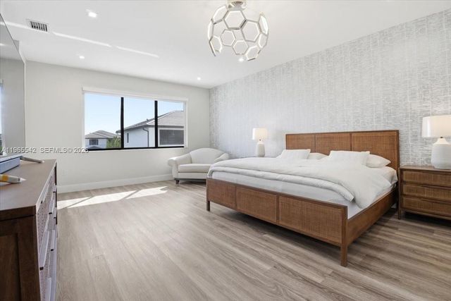 8096 NW 48th Ter, Doral, FL 33166