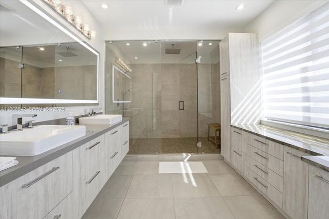 8096 NW 48th Ter, Doral, FL 33166