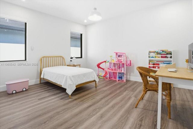 8096 NW 48th Ter, Doral, FL 33166