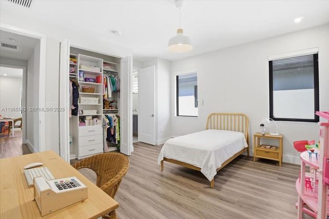 8096 NW 48th Ter, Doral, FL 33166