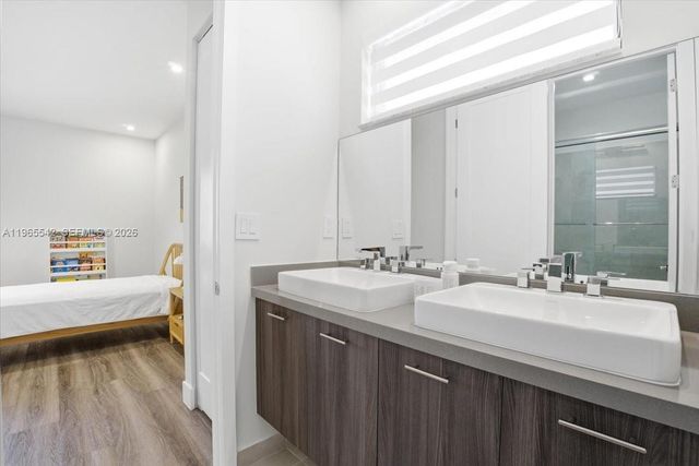 8096 NW 48th Ter, Doral, FL 33166