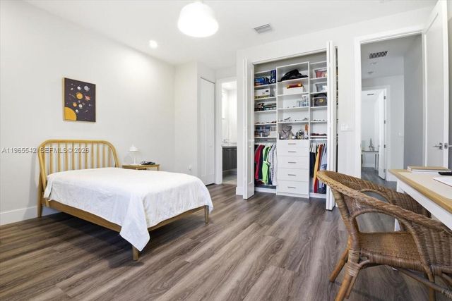 8096 NW 48th Ter, Doral, FL 33166