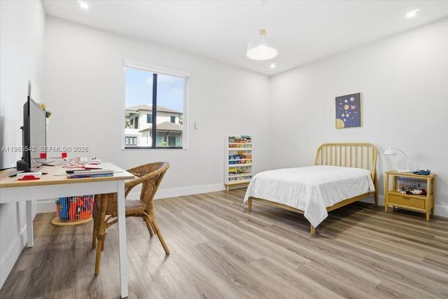 8096 NW 48th Ter, Doral, FL 33166