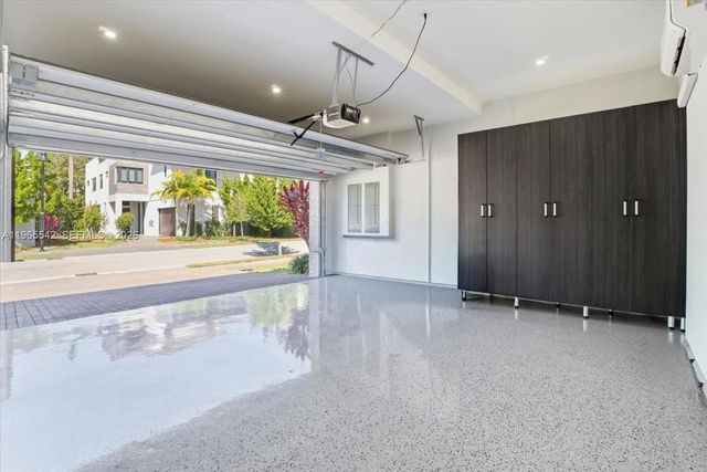 8096 NW 48th Ter, Doral, FL 33166