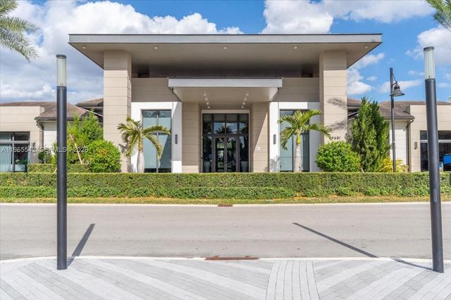 8096 NW 48th Ter, Doral, FL 33166