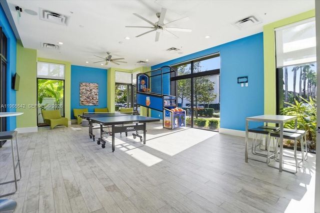 8096 NW 48th Ter, Doral, FL 33166