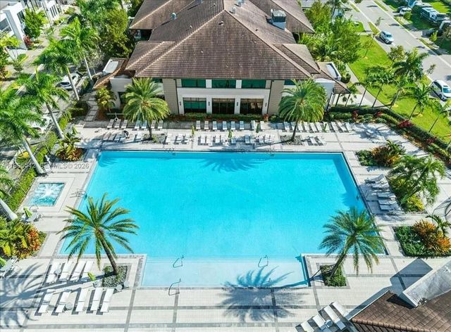 8096 NW 48th Ter, Doral, FL 33166