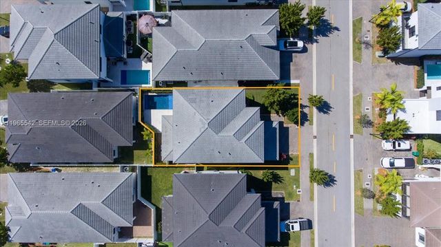 8096 NW 48th Ter, Doral, FL 33166